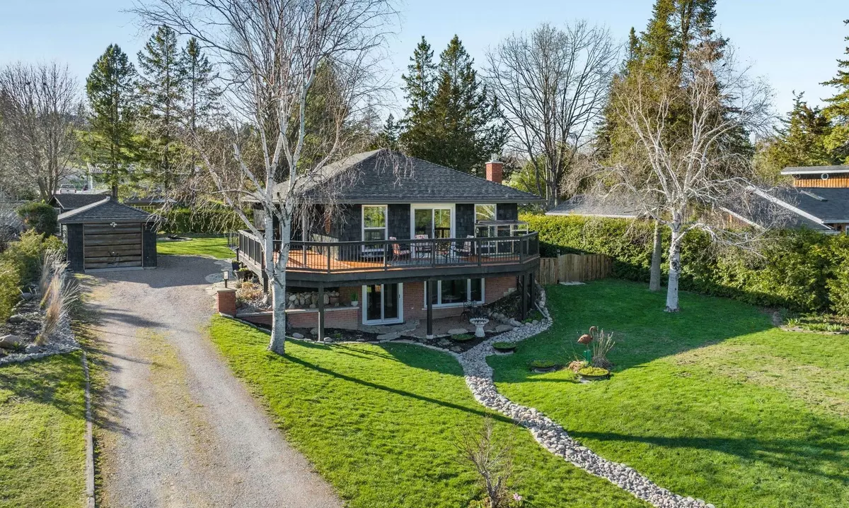 Smith-ennismore-lakefield, ON K0L 1T0,124 Lakeside DR