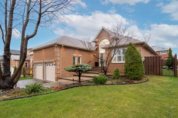 Whitby, ON L1R 2E4,20 Dewbourne PL