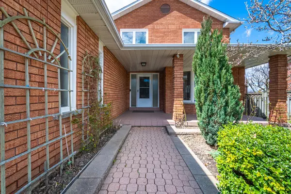 Vaughan, ON L4L 5C7,112 Burgosa CT