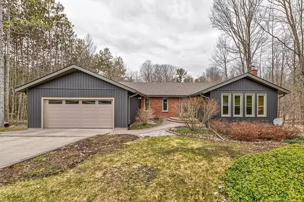 Springwater, ON L9X 0K5,6 Briarwood CT