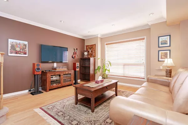 Mississauga, ON L5R 3R9,50 Strathaven DR #38