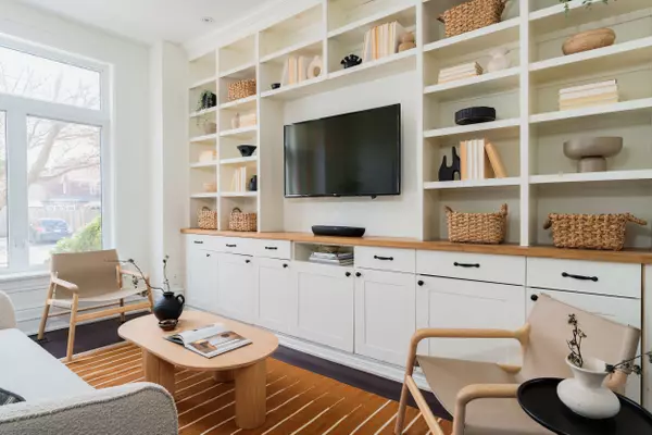 Toronto W02, ON M6P 2X6,406 Clendenan AVE