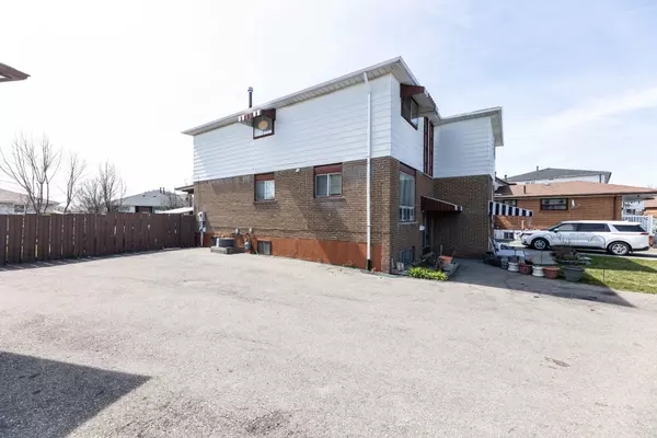 Mississauga, ON L4T 2E2,3408 Chipley CRES