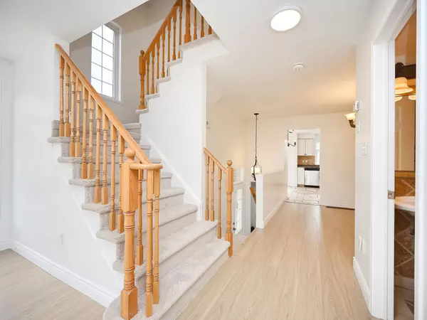 Mississauga, ON L5N 8R1,7087 Chatham CT