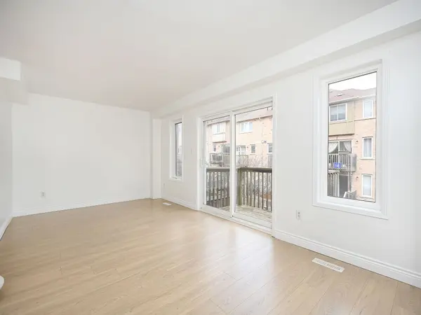 Mississauga, ON L5N 8R1,7087 Chatham CT