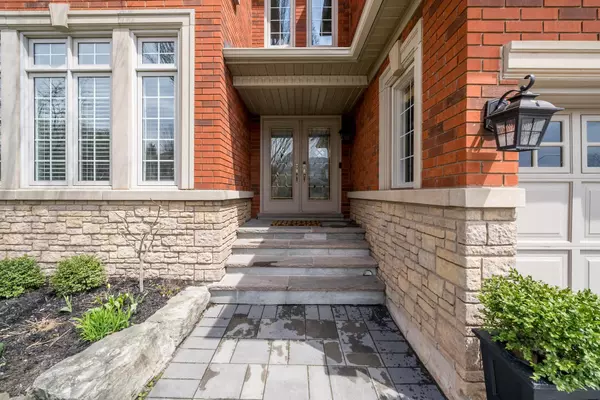 Oakville, ON L6H 6W7,2175 North Ridge TRL