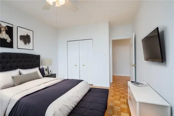 Hamilton, ON L9A 2J1,293 Mohawk RD E #702