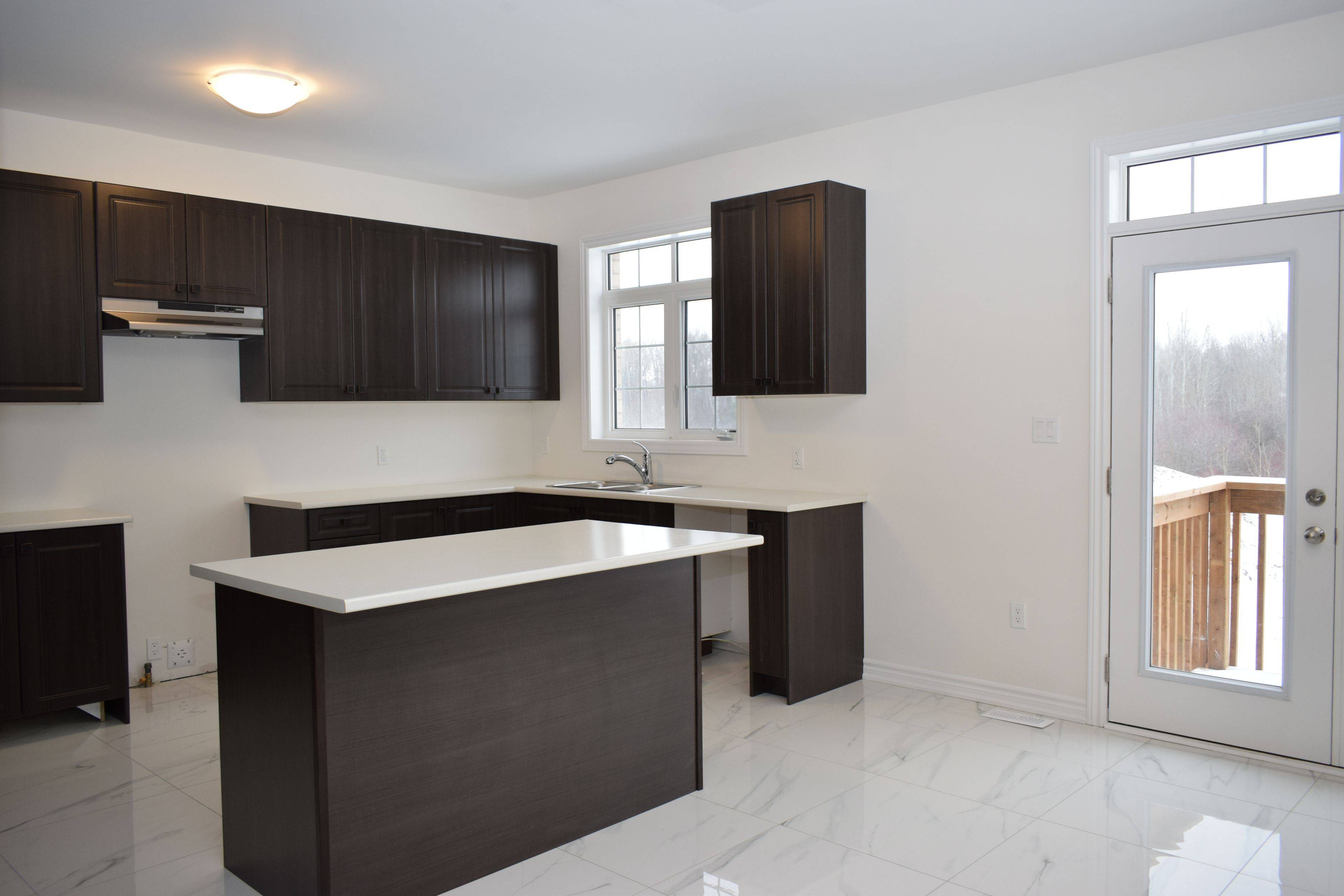 Bradford West Gwillimbury, ON L3Z 2A6,142 Jonkman BLVD