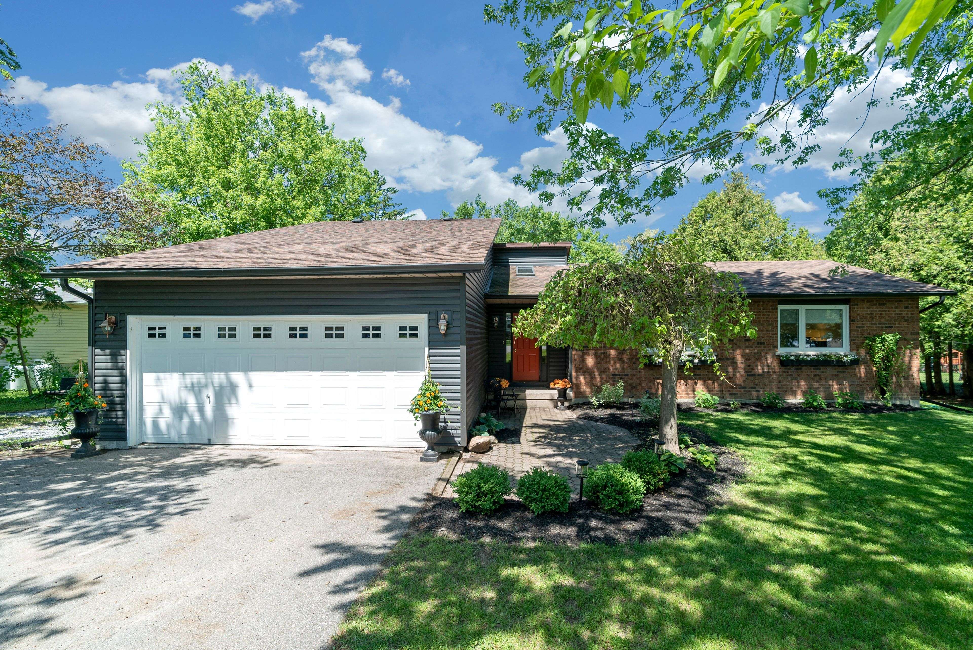 Kawartha Lakes, ON K0M 2C0,44 Verna DR