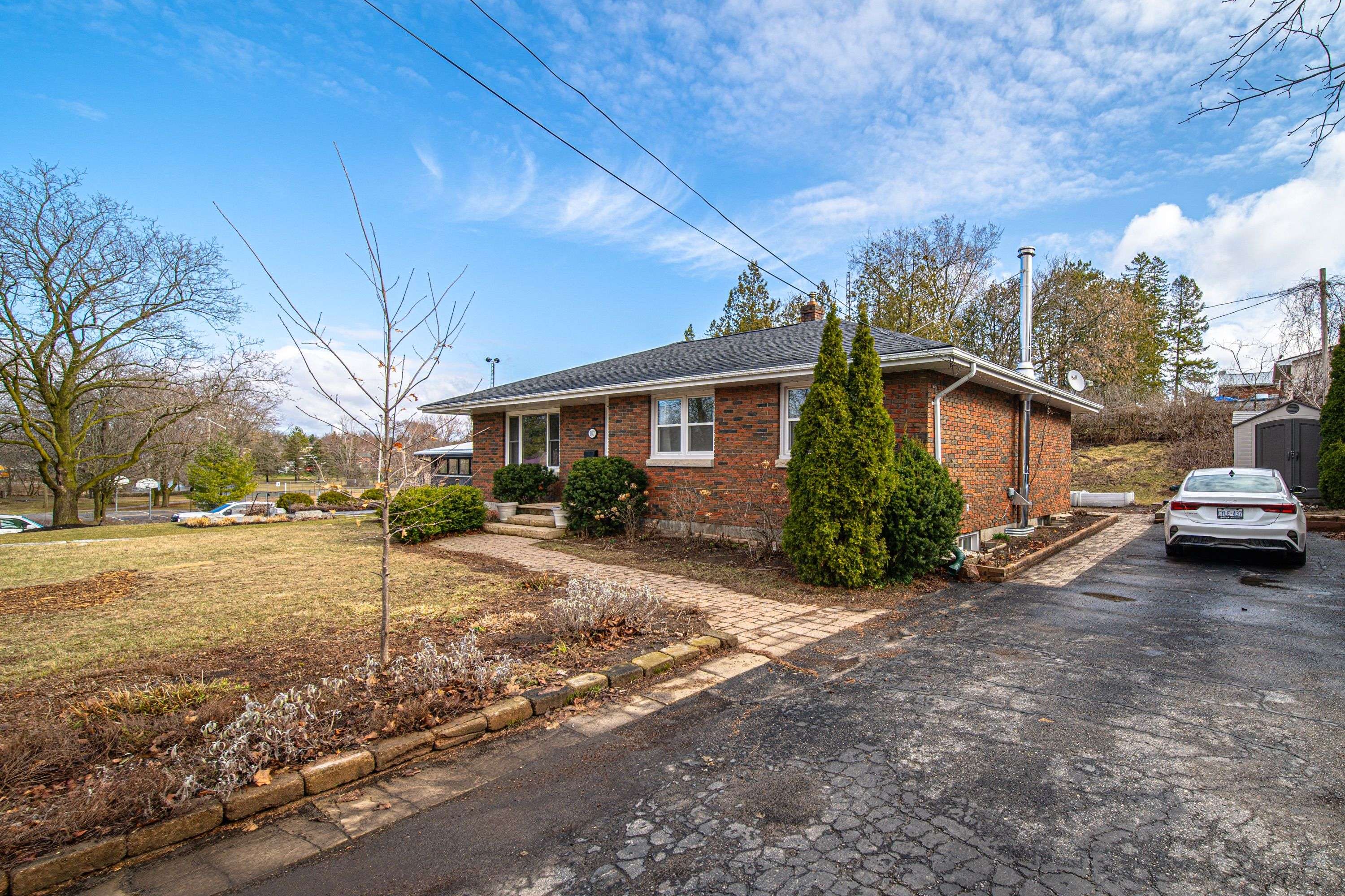 Stirling-rawdon, ON K0K 3E0,107 Henry ST