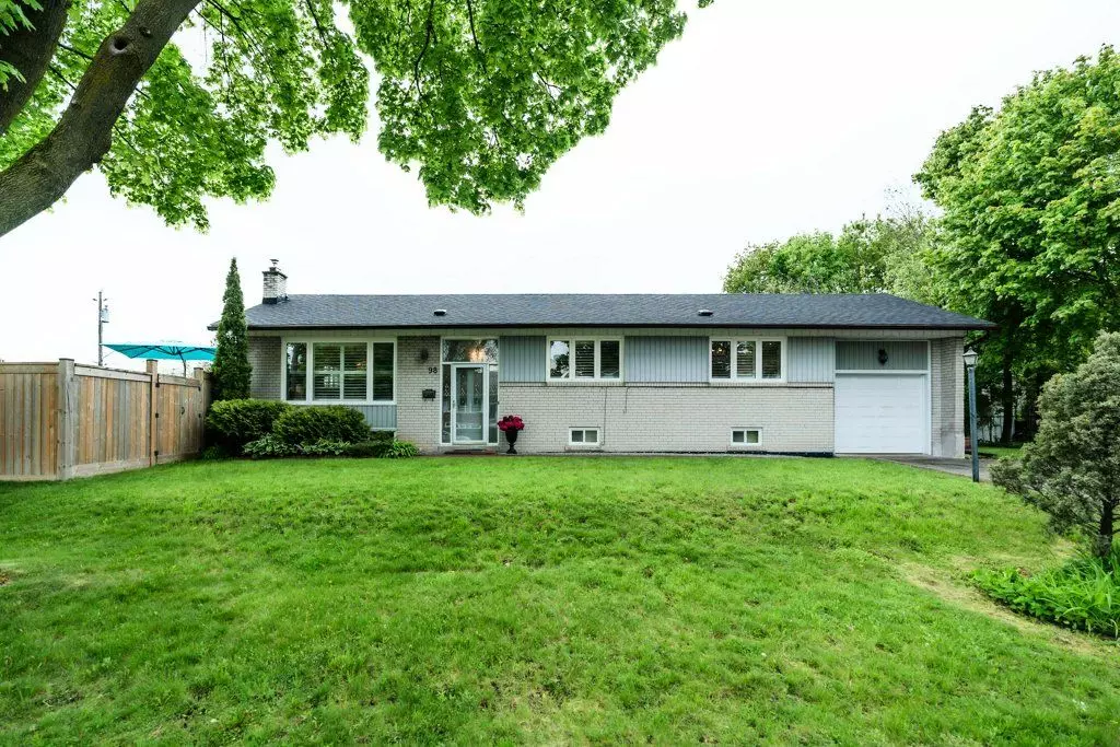 Toronto C13, ON M4A 2K2,98 Wyndcliff CRES