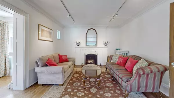 Toronto C04, ON M4R 1P2,100 Glengrove AVE W