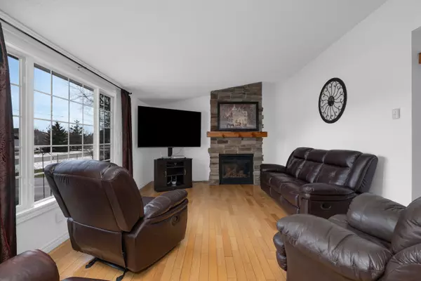 Adjala-tosorontio, ON L0M 1K0,6 Evan AVE