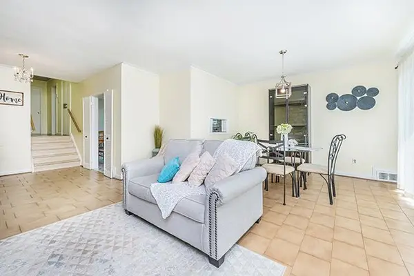 Toronto W10, ON M9W 4B1,10 Orford PL