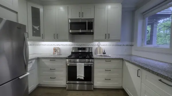 Toronto W01, ON M6R 2P6,170 Sunnyside AVE