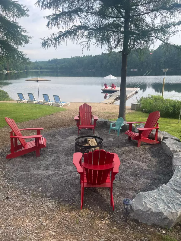 Muskoka Lakes, ON P0B 1M0,27 Charlies LN