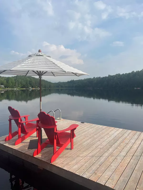 Muskoka Lakes, ON P0B 1M0,27 Charlies LN