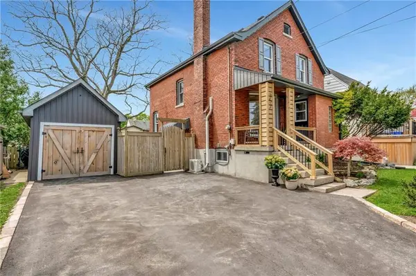 Hamilton, ON L9A 1H5,352 Inverness AVE E