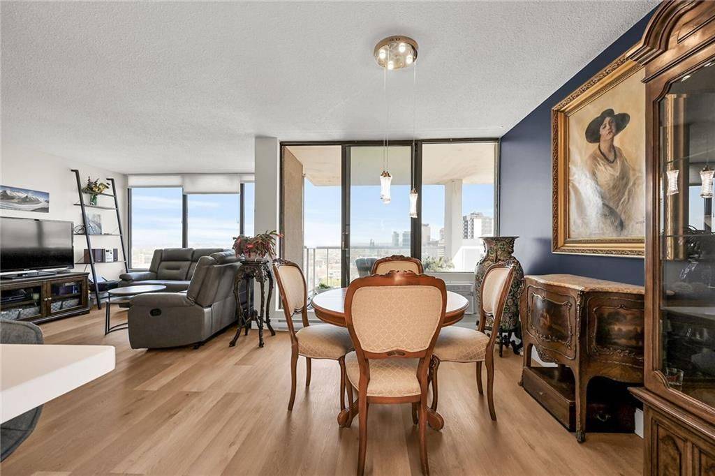 Hamilton, ON L8R 3J3,75 Queen ST N #1903