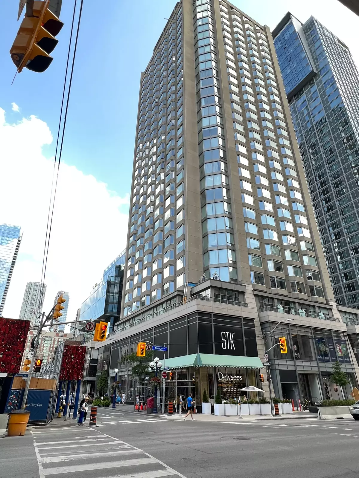 Toronto C02, ON M5R 0B4,155 Yorkville AVE #1810