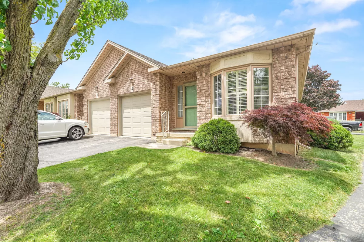 Brantford, ON N3R 7Y2,10 Courtland DR #4