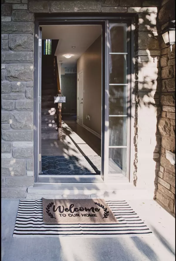 Toronto E04, ON M1L 0C9,73 Pidgeon ST