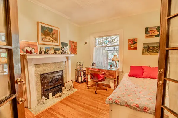 Toronto W01, ON M6R 2N5,456 Roncesvalles AVE