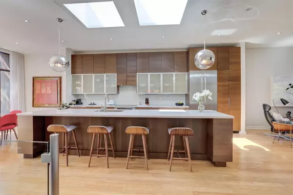 Toronto W01, ON M6S 2X6,19 Kennedy AVE