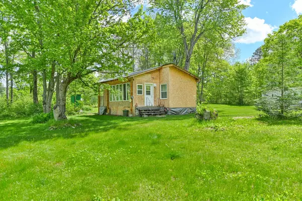 Addington Highlands, ON K0H 1K0,18507 Highway 41 N/A