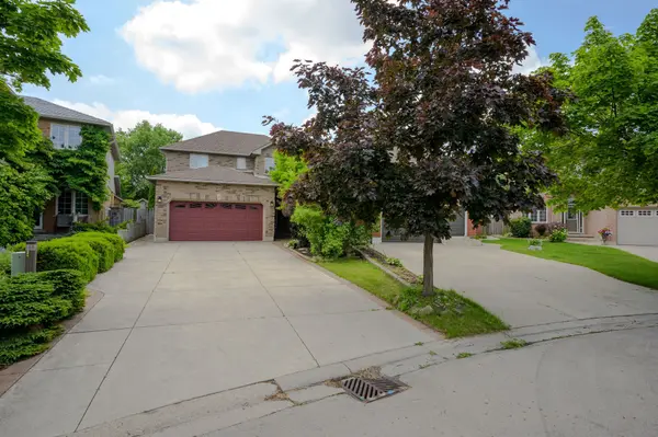 Hamilton, ON L8J 3R3,52 Hillgarden DR