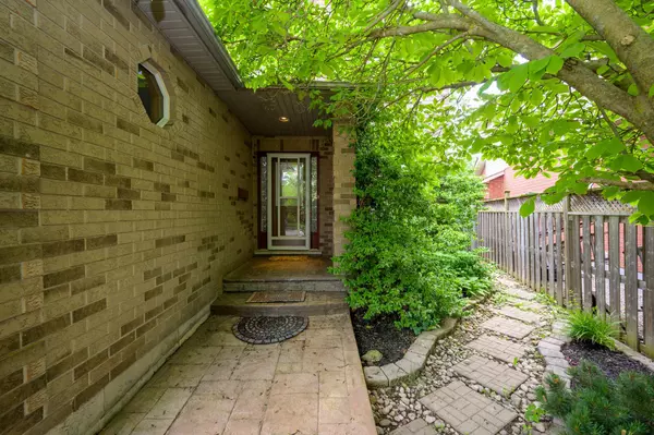 Hamilton, ON L8J 3R3,52 Hillgarden DR