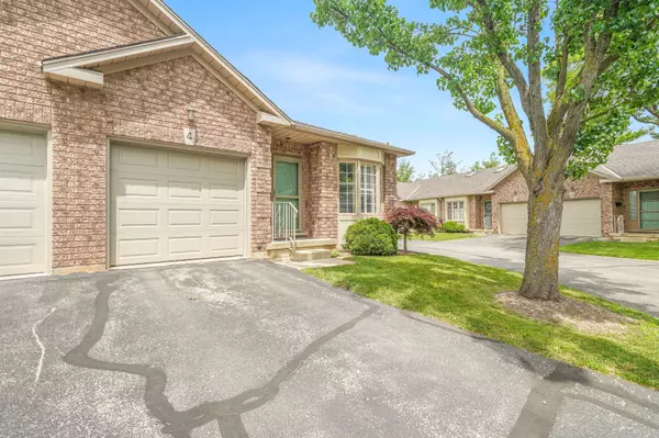 Brantford, ON N3R 7Y2,10 Courtland DR #4