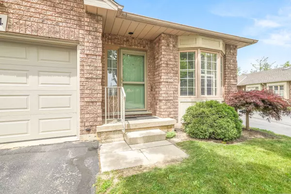 Brantford, ON N3R 7Y2,10 Courtland DR #4