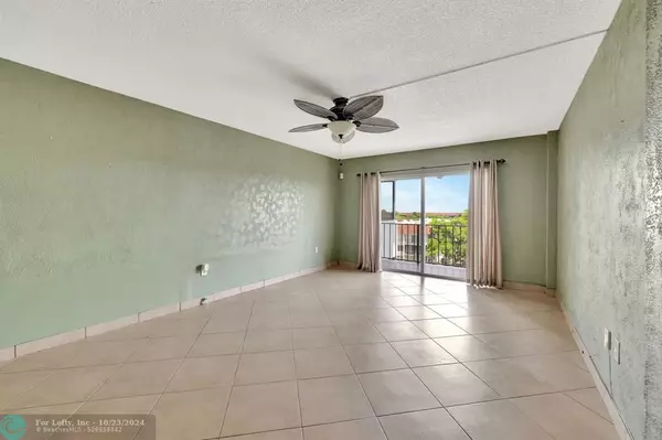 Lauderhill, FL 33319,4164 Inverrary Dr  #607