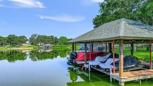 802 Kiowa Drive E, Lake Kiowa, TX 76240