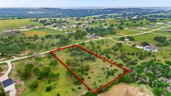 000 -- Axis CIR, Fredericksburg, TX 78624