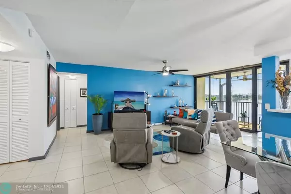 Oakland Park, FL 33309,106 Lake Emerald Dr  #414