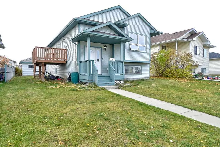 51 HARPER DR, Sylvan Lake, AB T4S 1X7