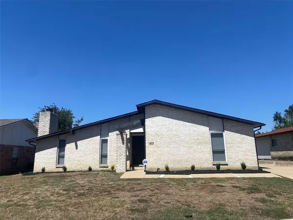 1807 Woodbury, Carrollton, TX 75007