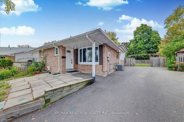 1108 Valley CT, Oshawa, ON L1J 3M5