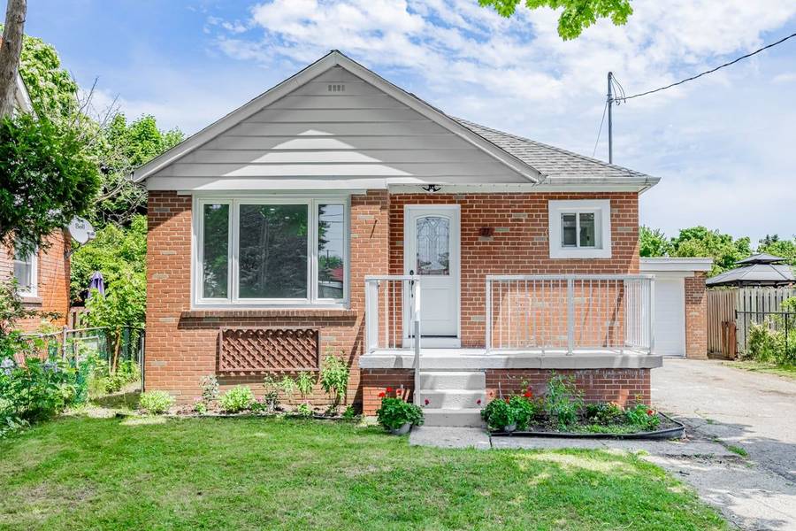 27 Snaresbrook DR, Toronto W10, ON M9W 2N5