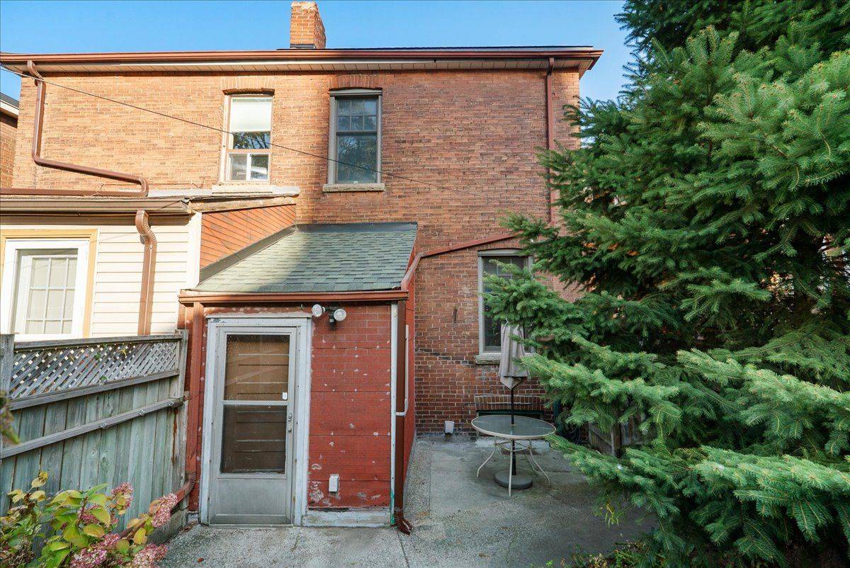 Toronto C01, ON M6K 2P4,24 Margueretta ST