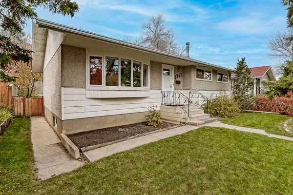 Calgary, AB T3E 4K9,2747 Grant CRES Southwest