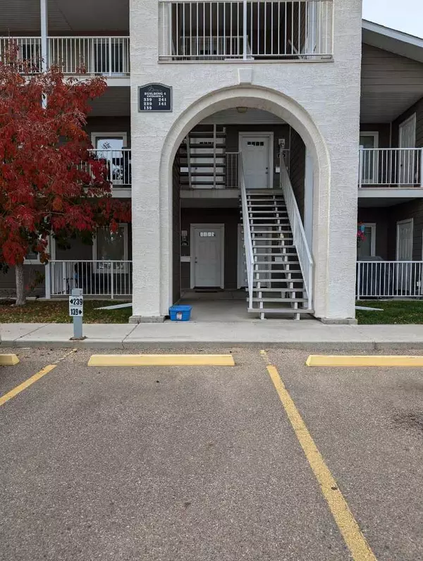 Medicine Hat, AB T1B 0M5,139 Southlands Pointe SE