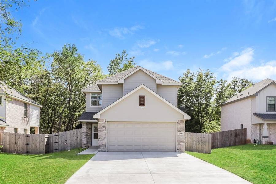 509 W Cotter Avenue, Alvarado, TX 76009