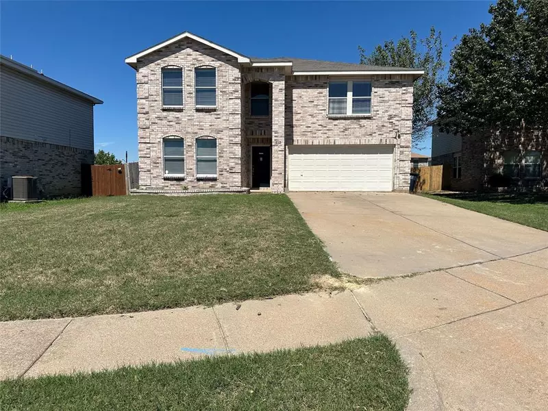 512 Oriel Circle, Fort Worth, TX 76036