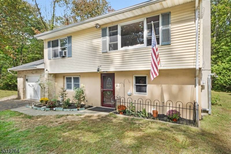 7 Russell Rd, Hopatcong Boro, NJ 07874