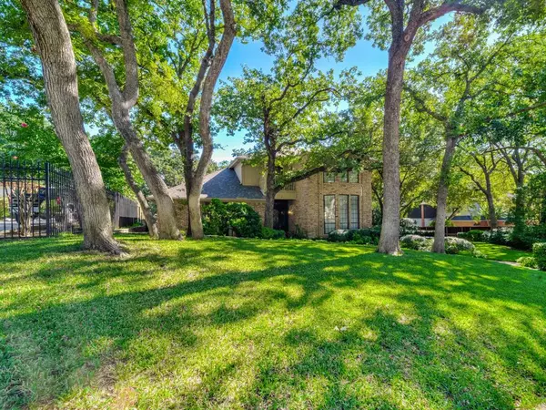 2709 W Shadow Drive, Arlington, TX 76006