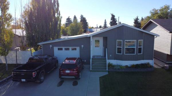 315 6 AVE East, Hanna, AB T0J 1P0