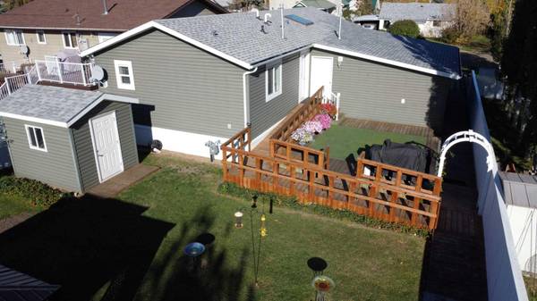 Hanna, AB T0J 1P0,315 6 AVE East